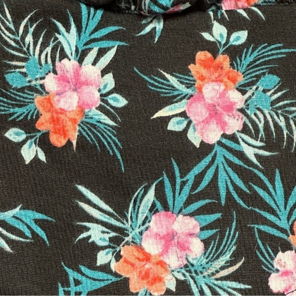 Madden NYC Women's XXL (19) Floral Sleeveless Crop Handkerchief Top - Picture 6 of 16